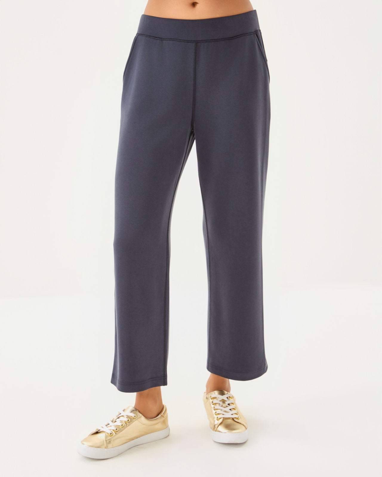 Alwyn UPF 50+ Crop Pant In Noir
