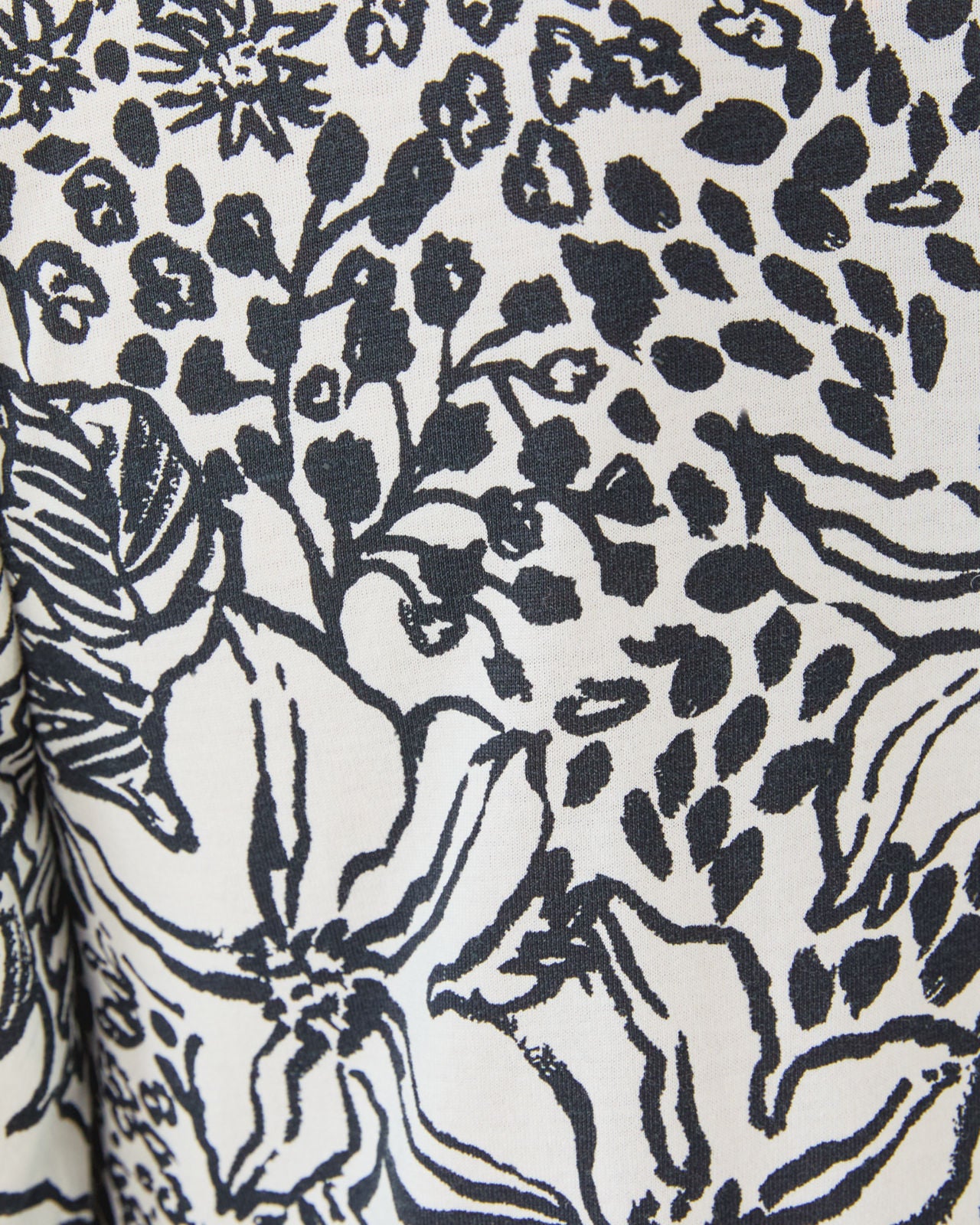 Cath 3/4 Sleeve Dress In Onyx Lots To Spot