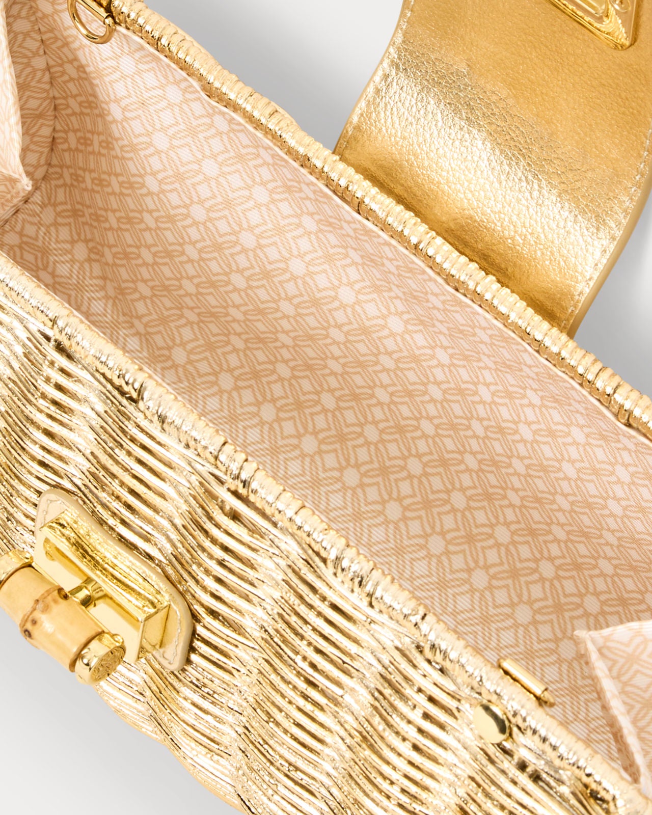 Leena Wicker Clutch In Gold Metallic