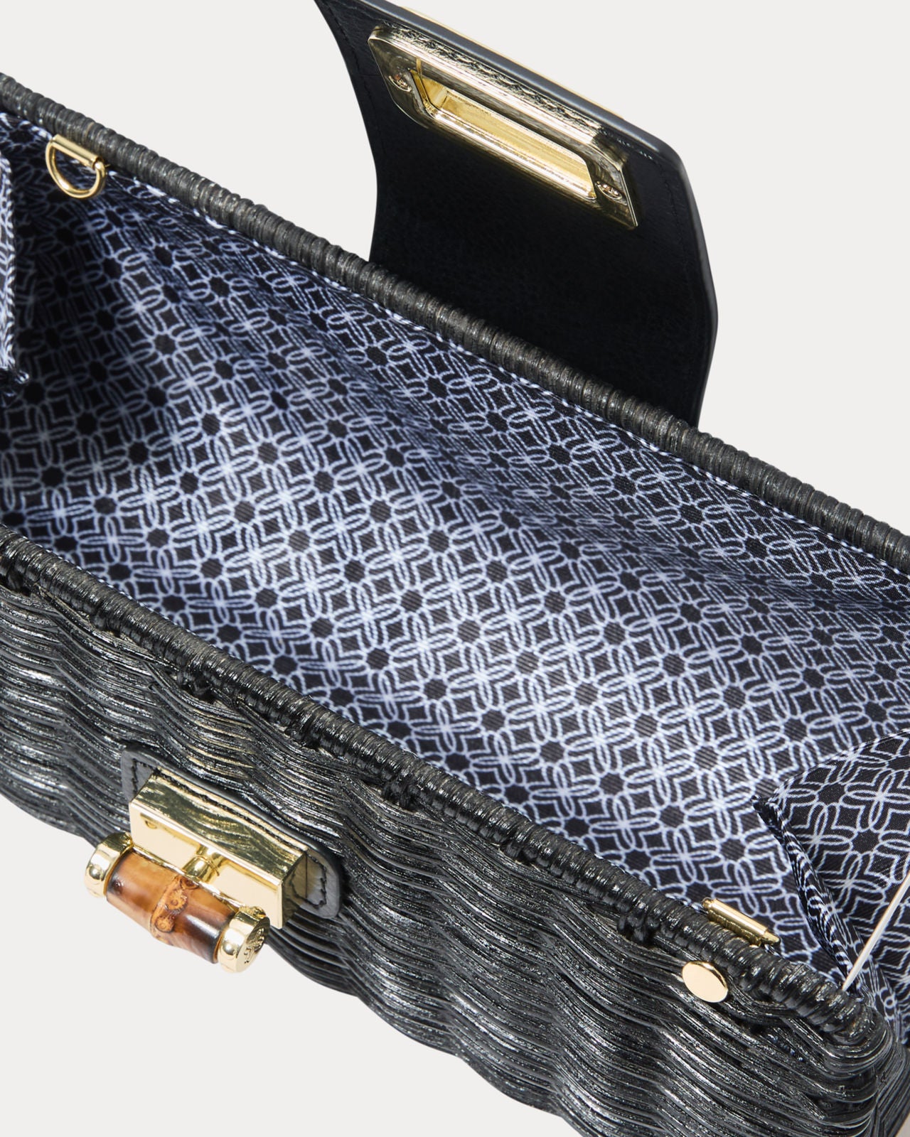 Leena Wicker Clutch In Noir