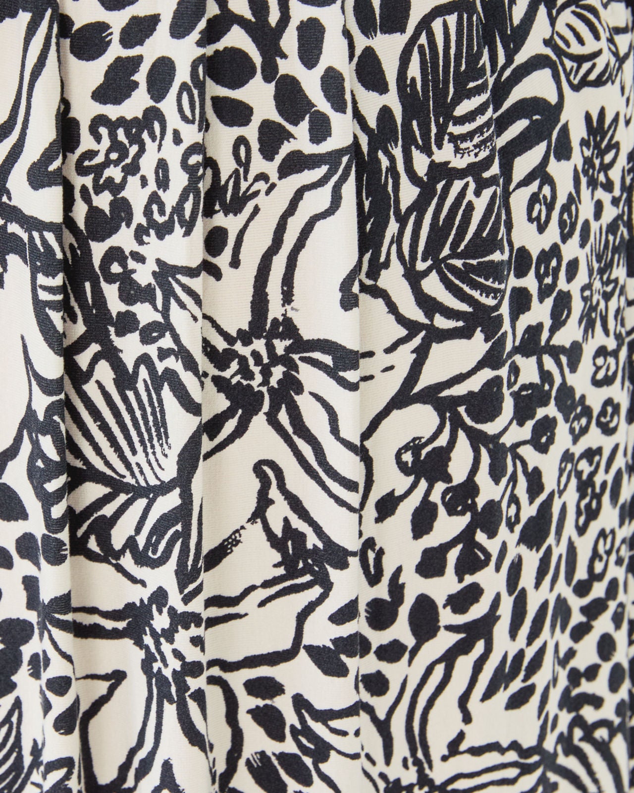 Roslynne Maxi Dress In Onyx Lots To Spot