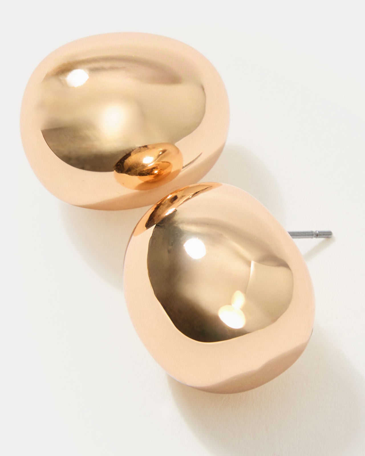 Irisistable Earrings In Gold Metallic