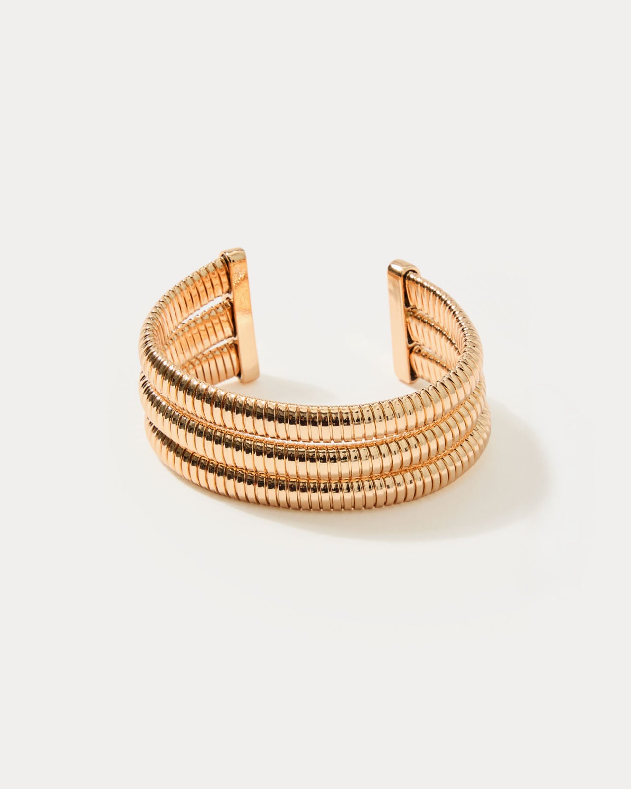 Chevs Kiss Cuff Bracelet In Gold Metallic