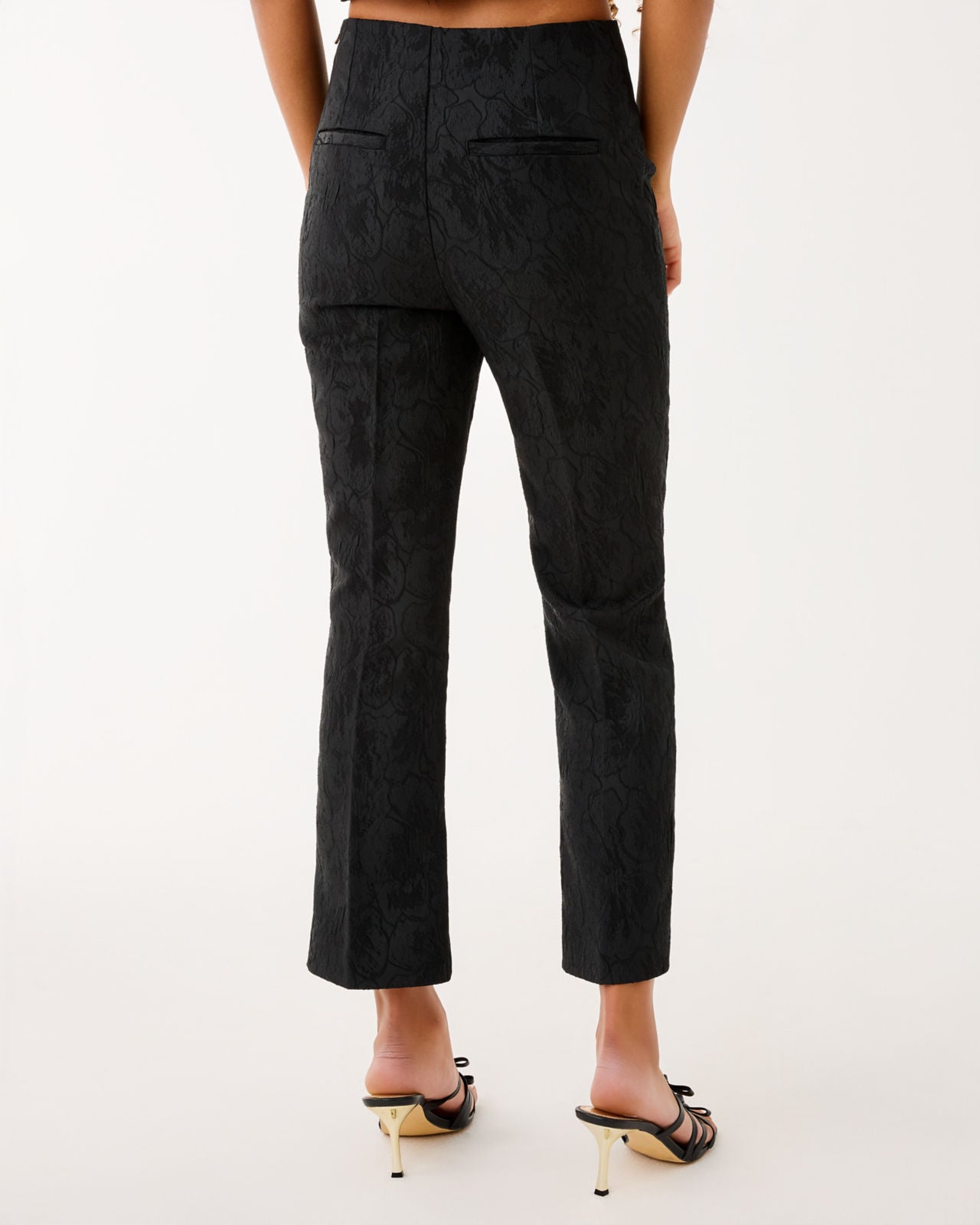 Jarrae High Rise Cropped Flare Pants In Noir Exploded Flower Stretch Jacquard