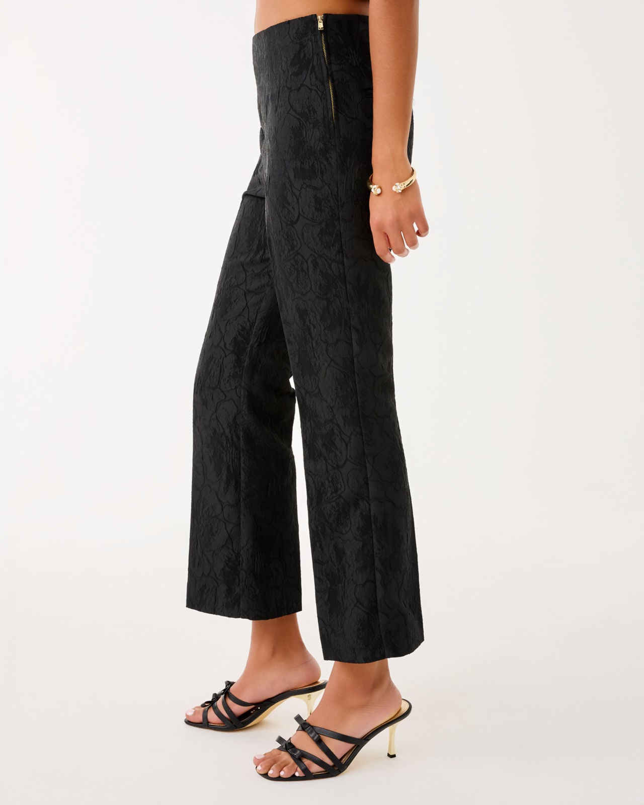 Jarrae High Rise Cropped Flare Pants In Noir Exploded Flower Stretch Jacquard