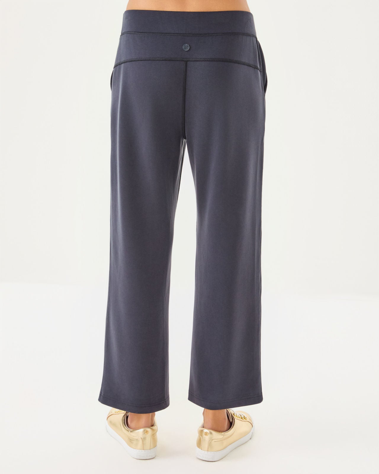 Alwyn UPF 50+ Crop Pant In Noir