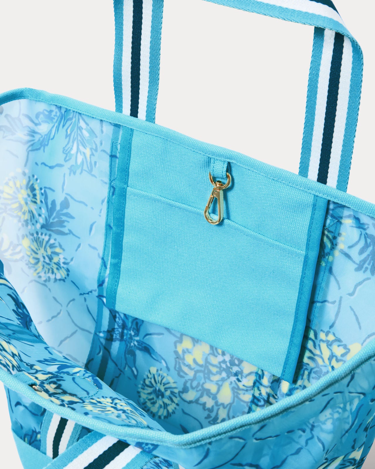Gwp Mesh Tote In Bellevue Blue Breakers Beach