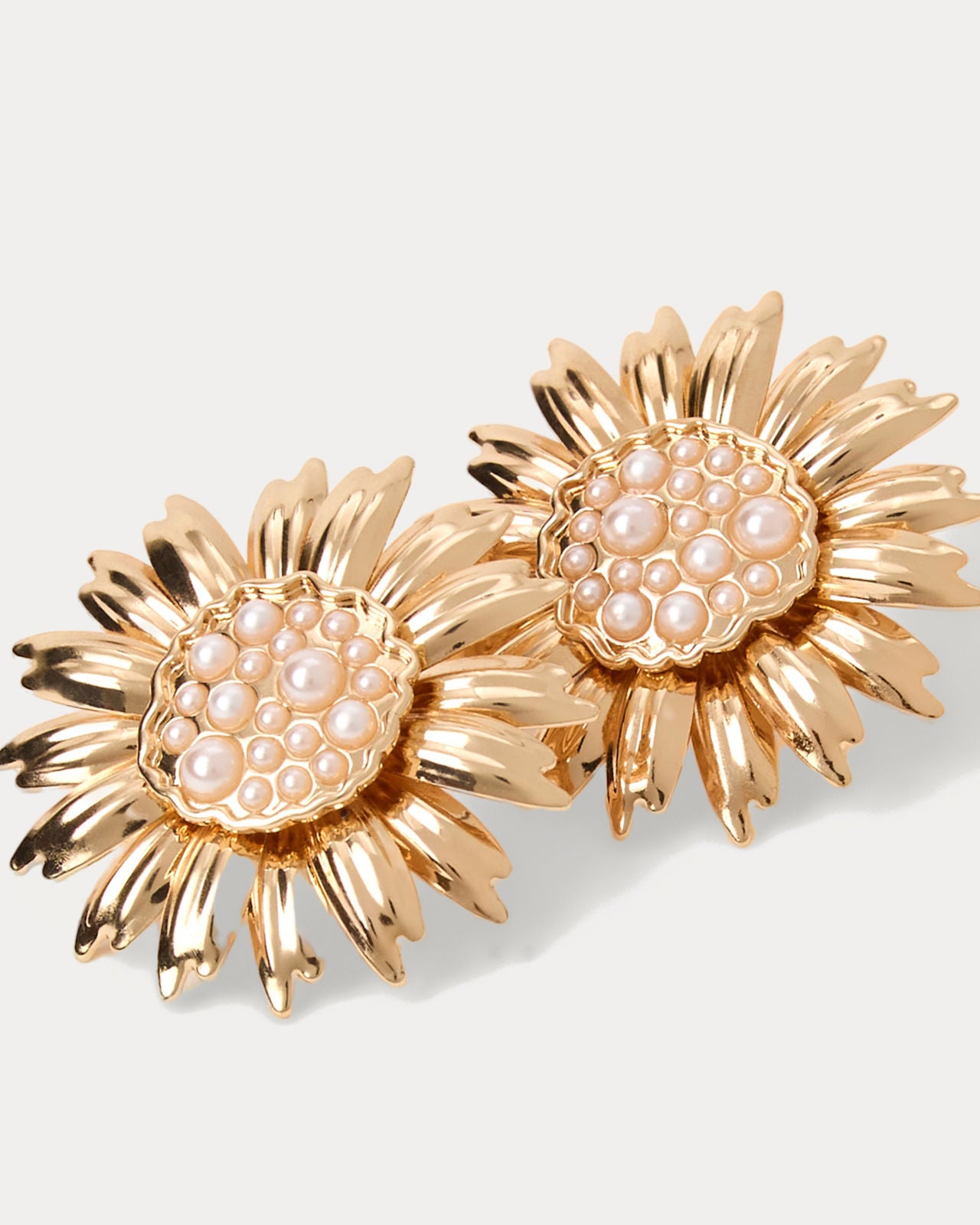 Lilly Garden Earrings In Gold Metallic