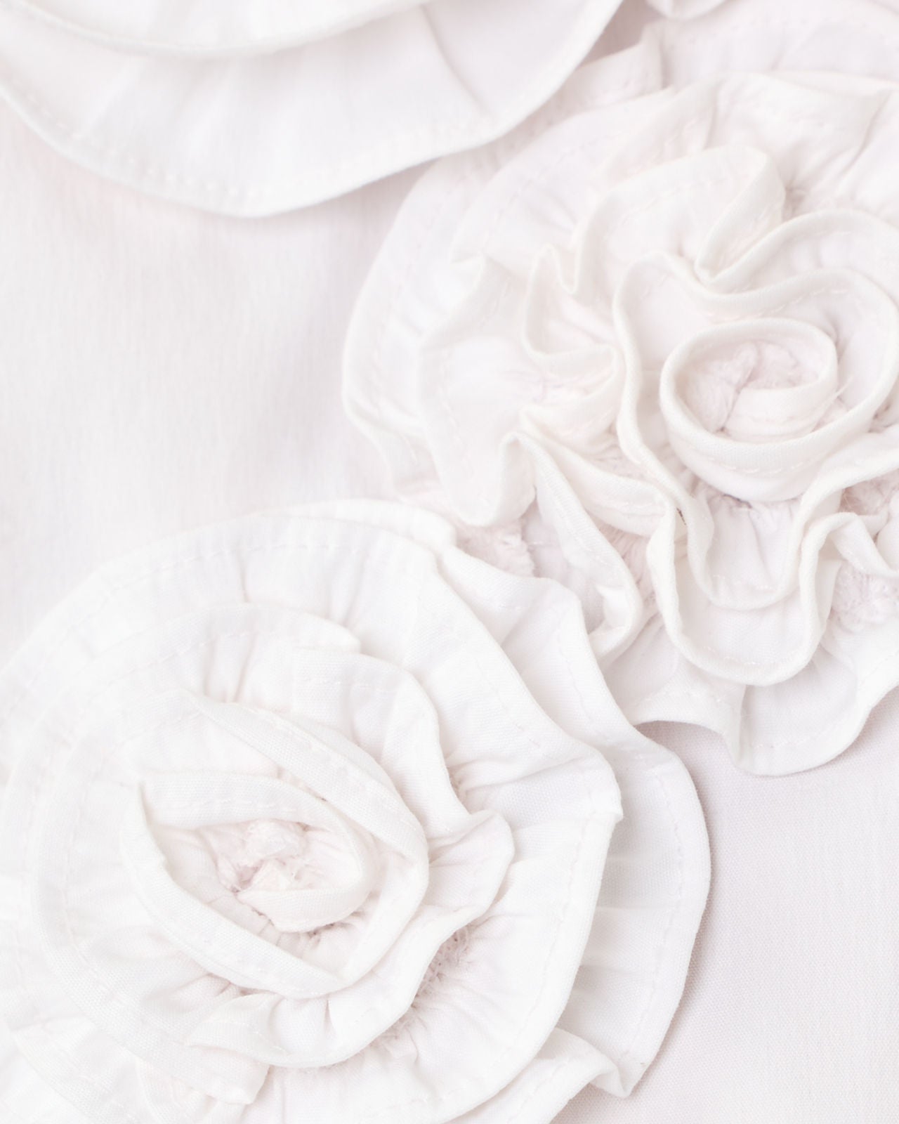 The Sleeveless Flower Lilly Shirt in Resort White