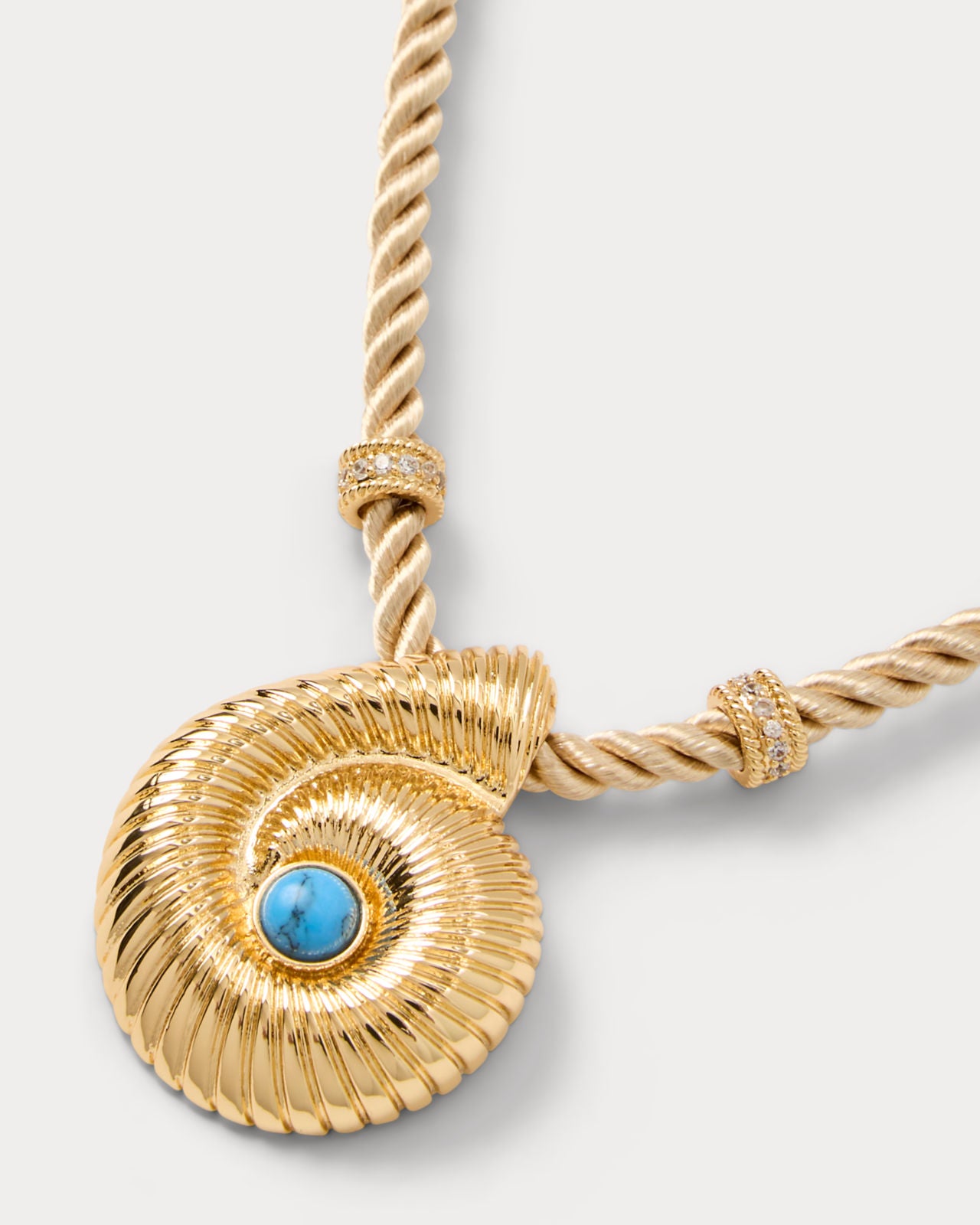 Shell Shine Necklace In Gold Metallic