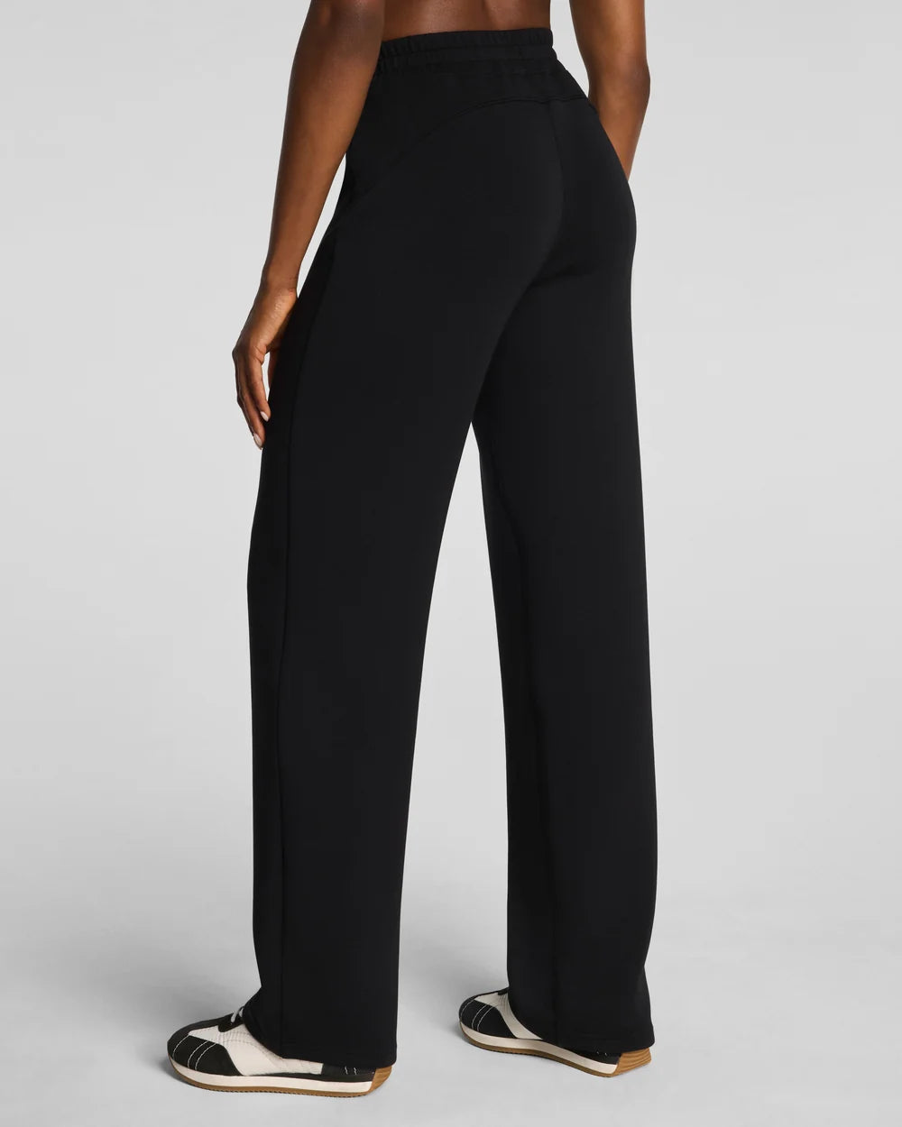 Straight Leg Pant in Black