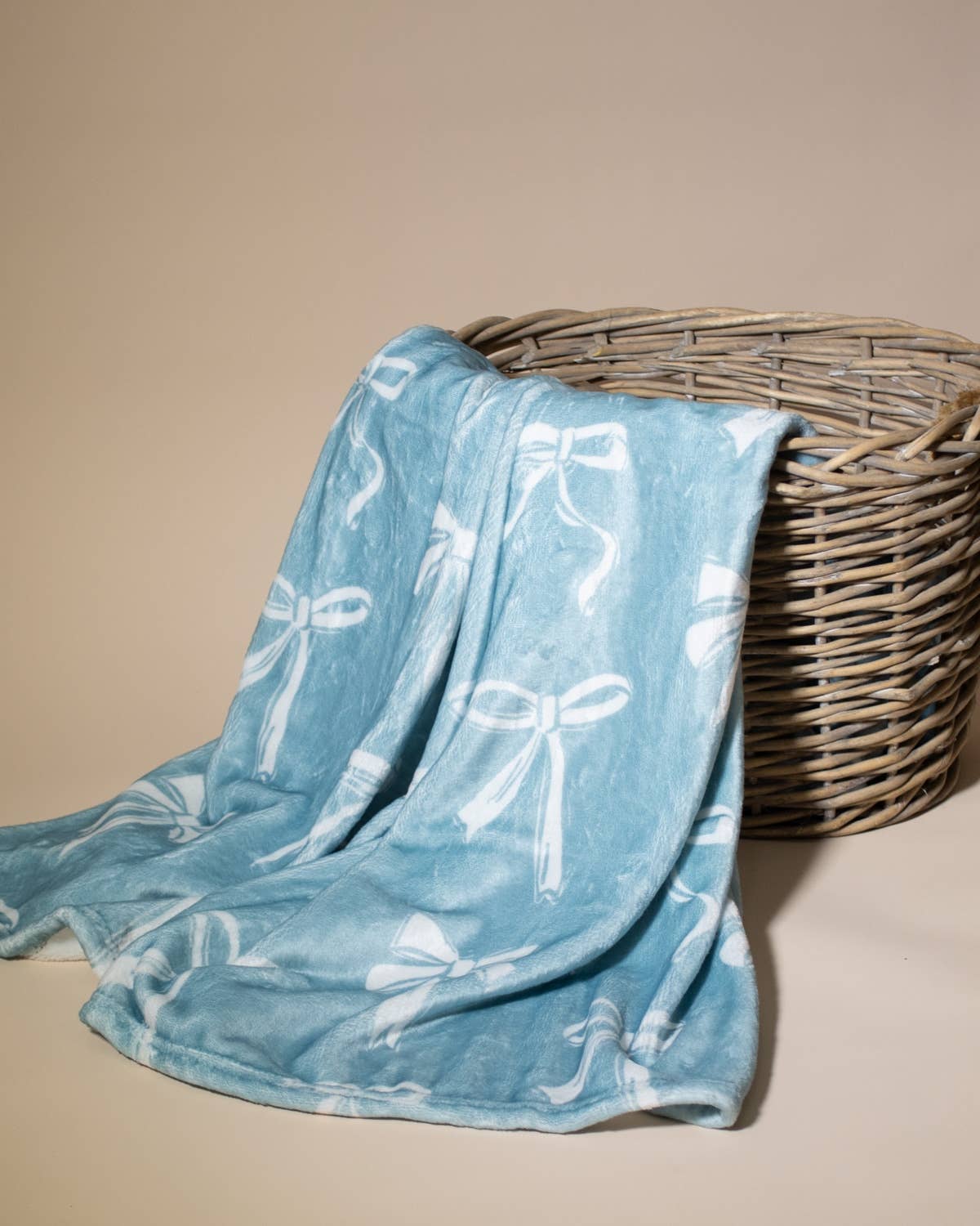 Hannah Bow Throw in Light Blue