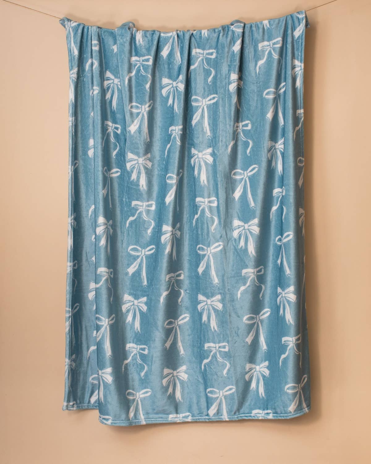 Hannah Bow Throw in Light Blue